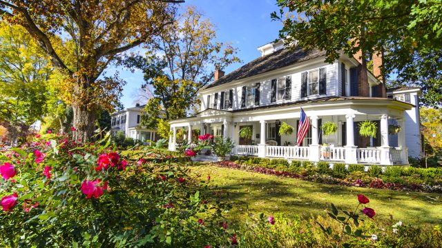 Top Paint Colors Homeowners Are Ditching in 2026