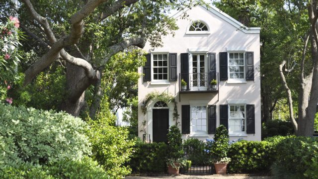 Top Yard Features Dividing Communities: What You Should Know
