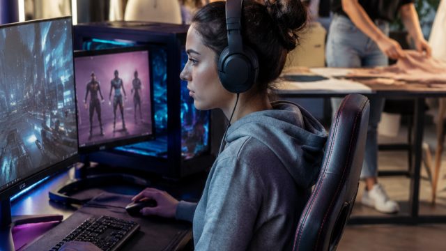 Exploring the Latest Trends in Online Gaming and Fashion Industry